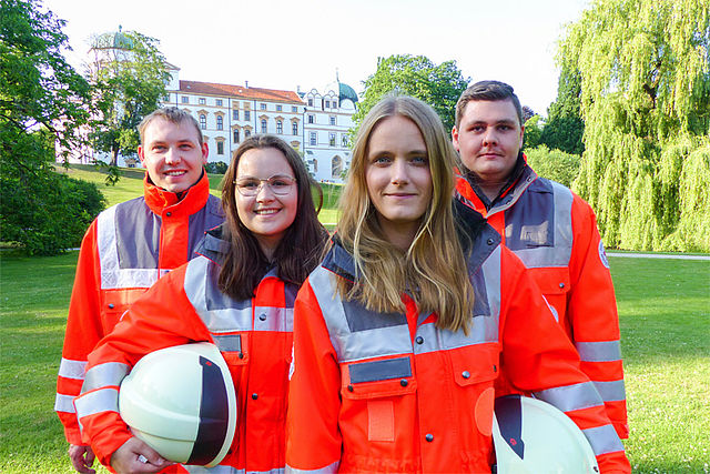 Team Bereitschaft vorm Celler Schloss