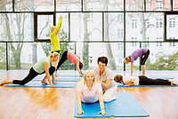 Frauen beim Yoga